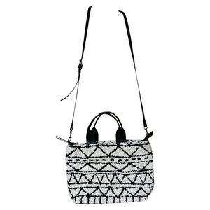 Universal Thread Paxton Jaquard Sherpa Crossbody Zip Tote Boho Black Cream‎